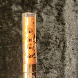 Amuse XoXo Lip Plumping Gloss